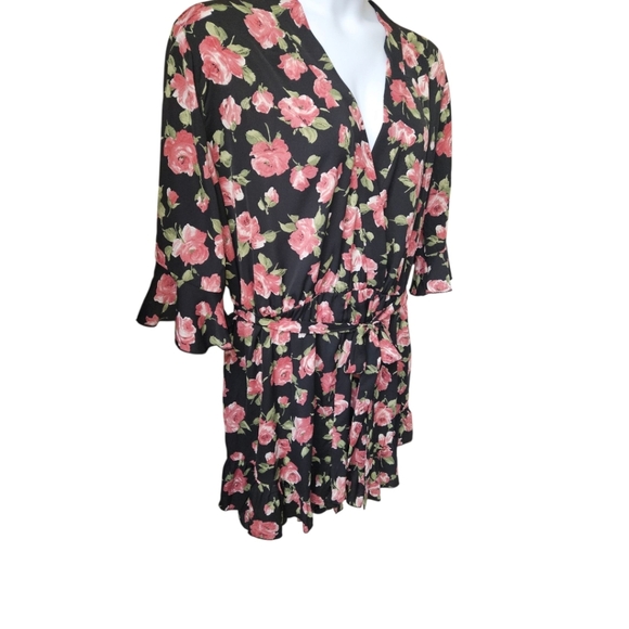 BOOHOO Plus Size Rose Floral Ruffle Tie Playsuit/Romper Plus Size 22 - Picture 4 of 14